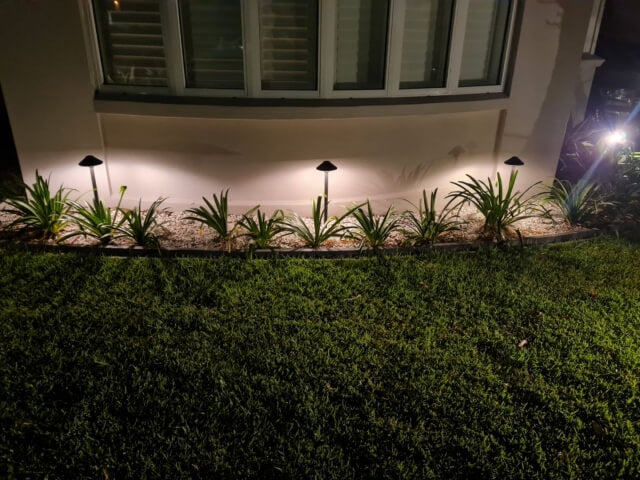 Die Cast Aluminum Pathway Light with 154.5mm Shade (Available in Black & Brown,2700K & 3000K)