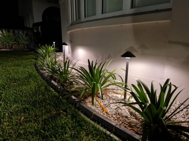 Die Cast Aluminum Pathway Light with 154.5mm Shade (Available in Black & Brown,2700K & 3000K)