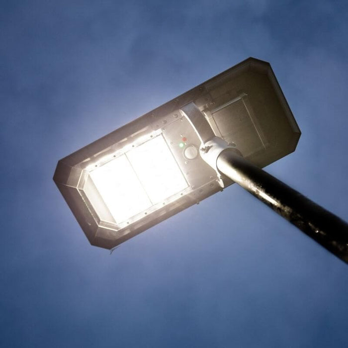 20w 2000Lumens Solar Street Light | Powerful Battery Supports 5+ Night Lighting - Commercial Grade